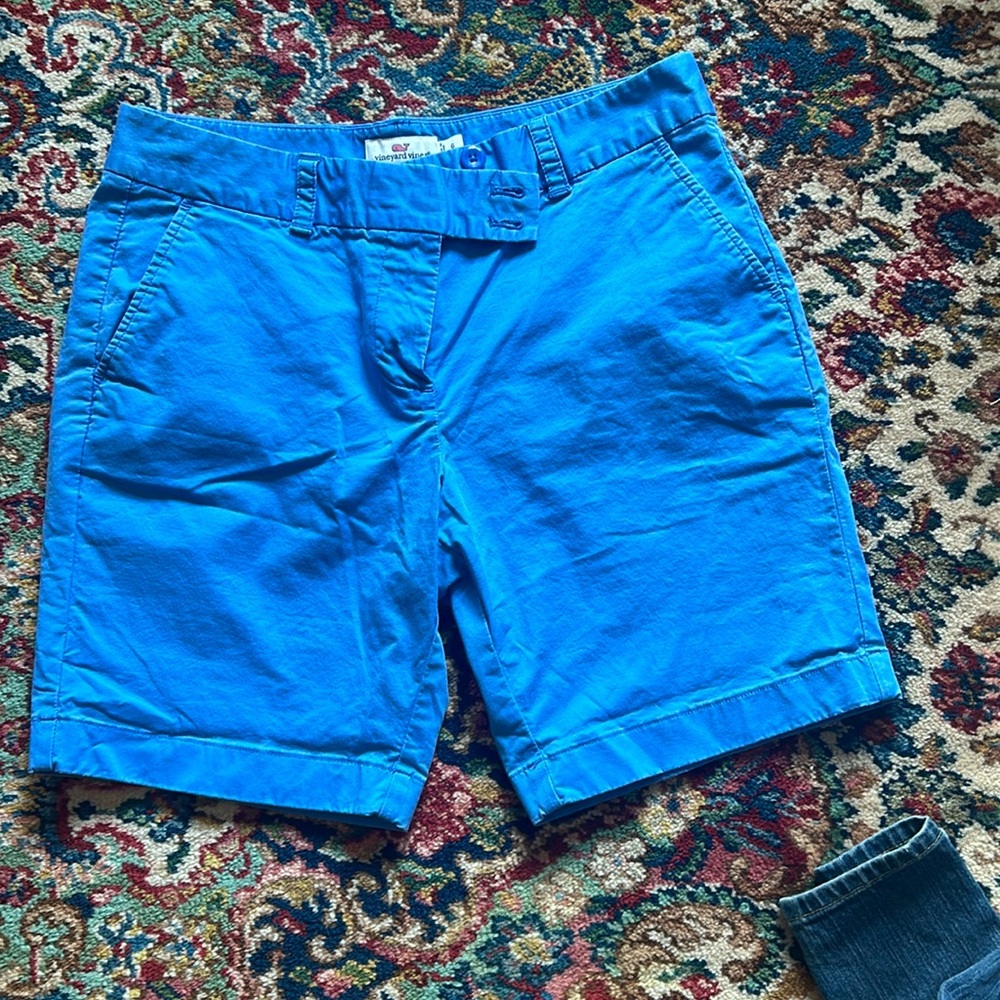 Vineyard Vine ladies shorts size 6